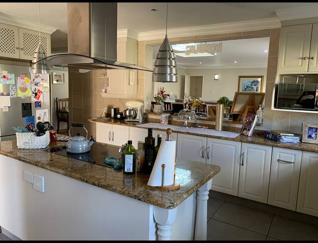 5 BEDROOM HOUSE FOR SALE IN GREENHILLS